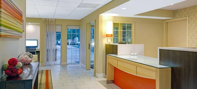 夏洛特 - 行政公园美茵斯坦套房酒店(Suburban Studios Charlotte - Executive Park)图片