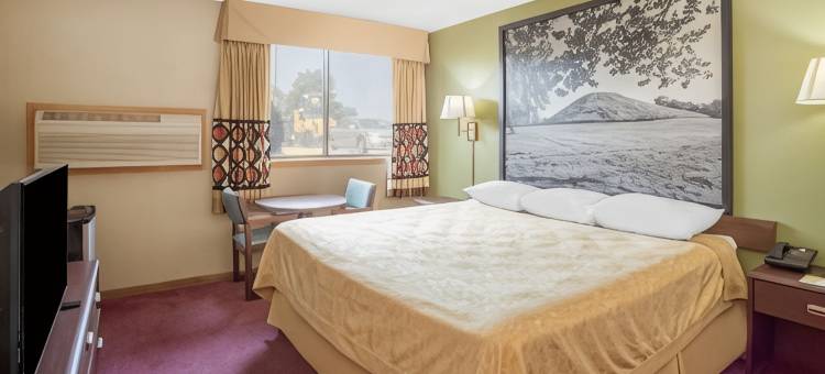 诺尔玛布卢明顿温德姆速8酒店(Super 8 by Wyndham Normal Bloomington)图片