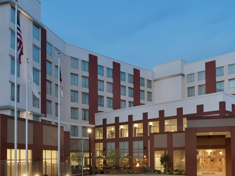 洛特爱斯丽希尔顿安泊酒店