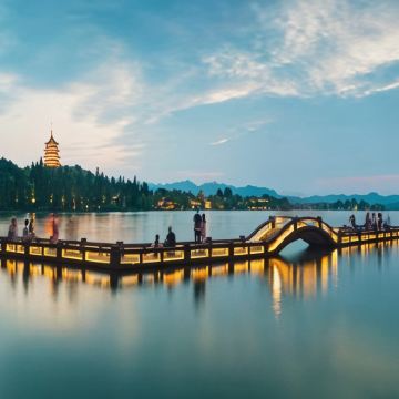 杭州+横店影视城+千岛湖+苏州+上海5日4晚跟团游