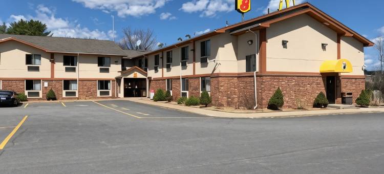 蒂尔顿-威尼皮索科湖速8酒店(Super 8 by Wyndham Tilton/Lake Winnipesaukee)图片