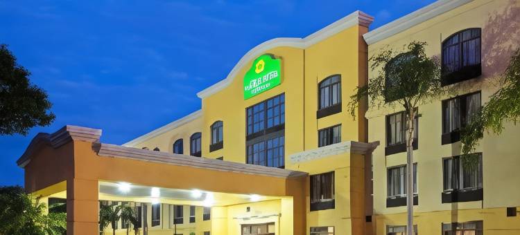 坦帕北I-75舒适套房酒店(Comfort Inn & Suites Tampa North I-75)图片