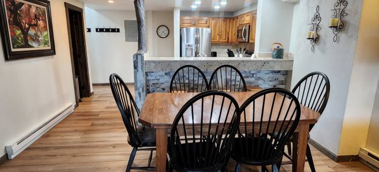 高山雅居(步行片刻可达商店 & 亲子友好、设施优良)民宿(Luxury Breckenridge Condo • Walk to Town • Heated Pool & Hot Tubs.)图片