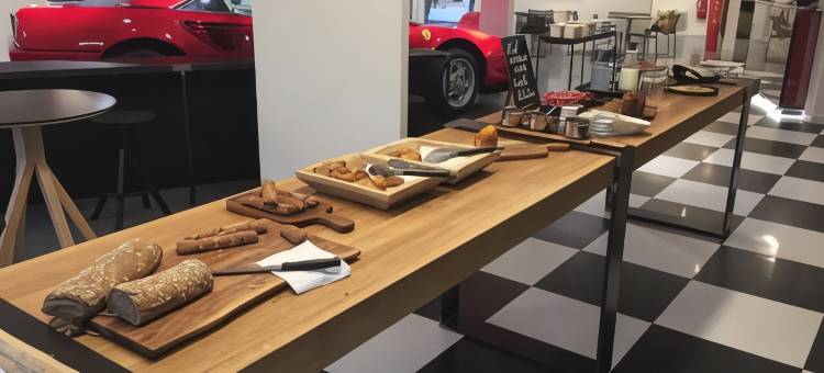 恩佐崔普斯凡尔赛基里亚德直营酒店(Enzo Hotels by Kyriad Direct Trappes)图片