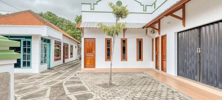 红多兹酒店-近维萨塔潘泰帕兰特里蒂斯(RedDoorz Near Wisata Pantai Parangtritis)图片
