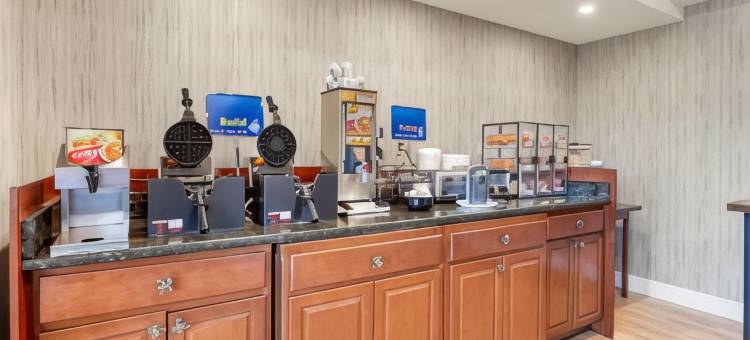 雪松贝斯特韦斯特酒店(Best Western Cedar Inn  Suites)图片