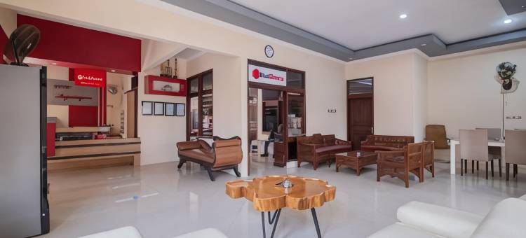 博约内戈罗火车站附近的红门(RedDoorz Near Bojonegoro Train Station)图片