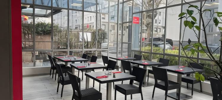 里昂狼峡谷宜必思尚品蓝宝石(Ibis Styles Lyon Gorge de Loup Saphir)图片
