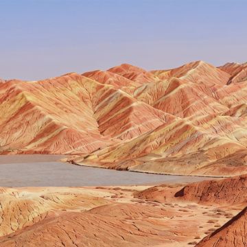 青海西宁+祁连+格尔木+青海湖景区+可可西里国家级自然保护区+甘肃兰州+张掖+嘉峪关+敦煌10日9晚私家团