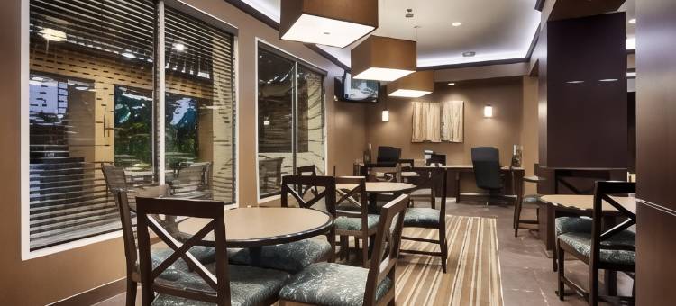 海堤贝斯特韦斯特优质套房酒店(Best Western Plus Seawall Inn  Suites by the Beach)图片