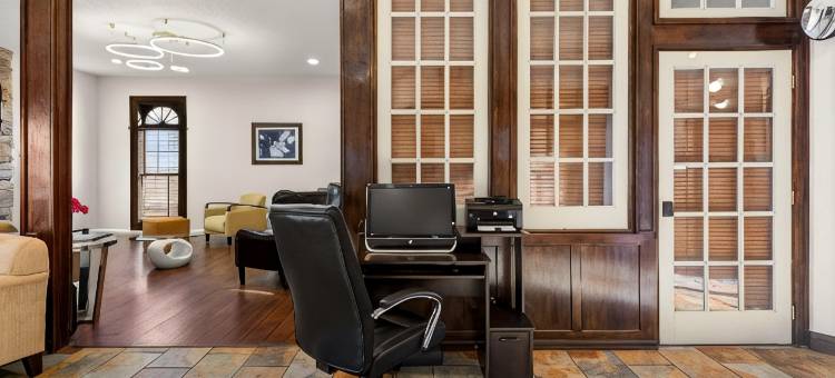 堪萨斯城机场北郊区套房酒店(Suburban Studios Kansas City Airport North)图片