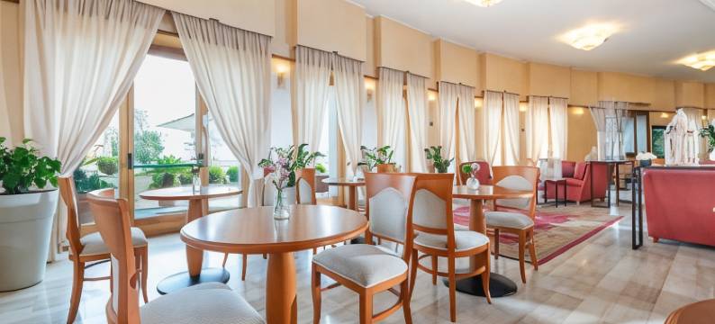 阿斯图拉宫酒店(Astura Palace Hotel)图片