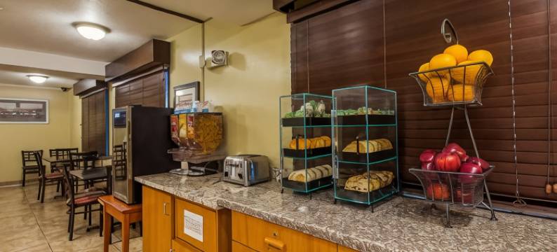 罗马贝斯特韦斯特酒店(Best Western Rama Inn)图片