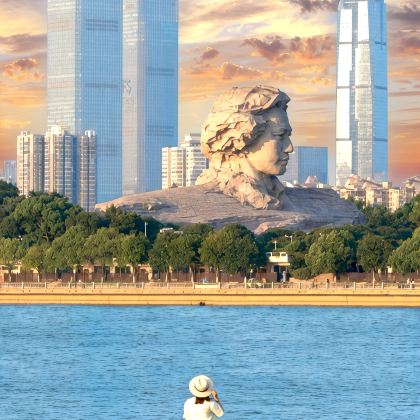 长沙+岳麓山+橘子洲景区+韶山旅游区+岳阳5日4晚跟团游