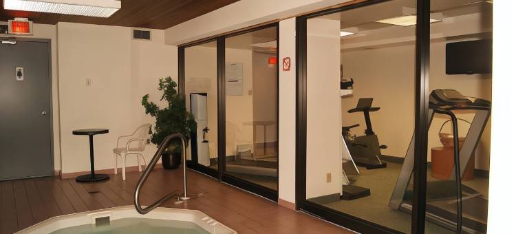 品质酒店及套房-皮埃尔·埃利奥特·特鲁多机场(Quality Inn & Suites PE Trudeau Airport)图片