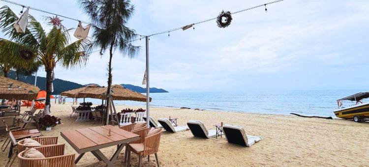 By the Sea Batu Ferringhi图片