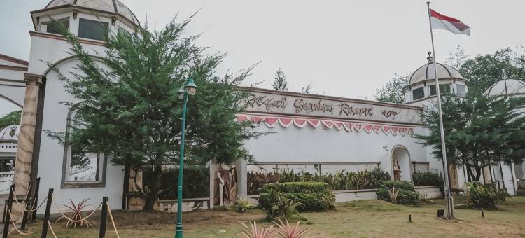 红门 – 贾兰帕尔 10 占碑酒店(RedDoorz Premium @ Jalan Pal 10 Jambi)图片