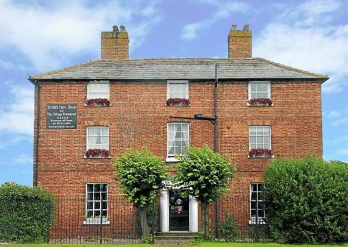 特尔山农舍旅馆(Ternhill Farm House - 5 Star Guest Accommodation with Optional Award Winning Breakfast)