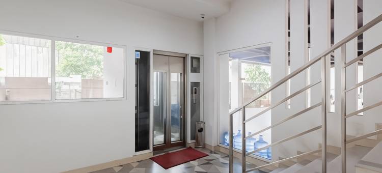 红多兹普拉斯酒店-近贾巴贝卡生活广场(RedDoorz Plus Near Living Plaza Jababeka)图片