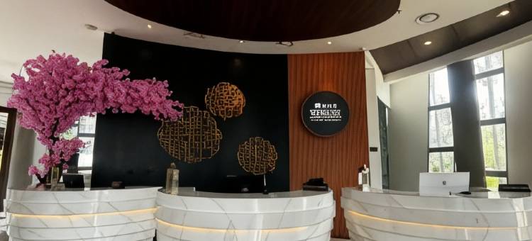 尼姆鲁大酒店(Nemuru Grand Bhuvana Ciawi)图片