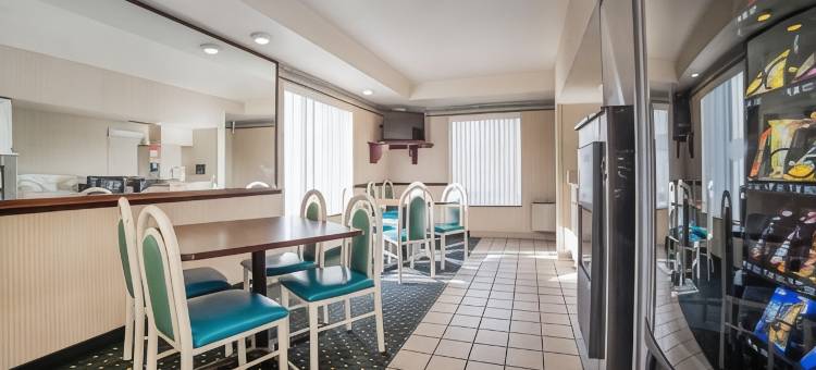 南帕罗德威套房旅馆(Rodeway Inn & Suites)图片