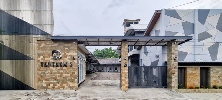 Urbanview Hotel Tentrem 2 near Alun-Alun Blora图片