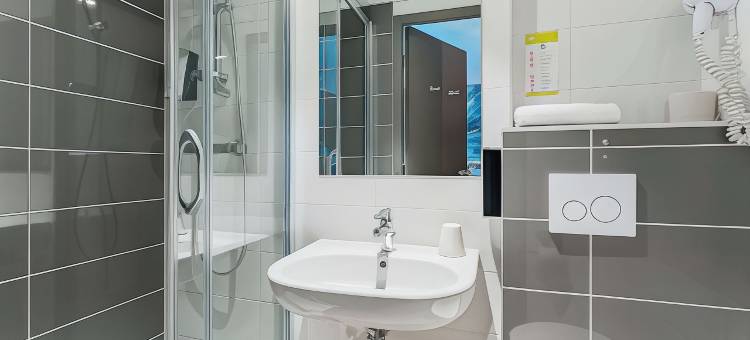 图尔南基里亚德酒店-图尔尚布雷莱斯(Kyriad Direct Tours Sud - Chambray les Tours)图片