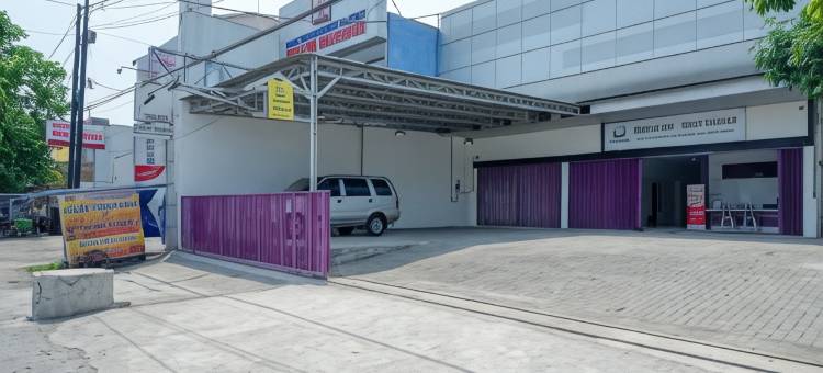红多兹酒店-近肯德尔卡里翁古广场(RedDoorz Near Alun Alun Kaliwungu Kendal)图片