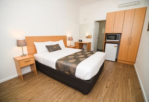 Dandenong Motel Hotel Overview