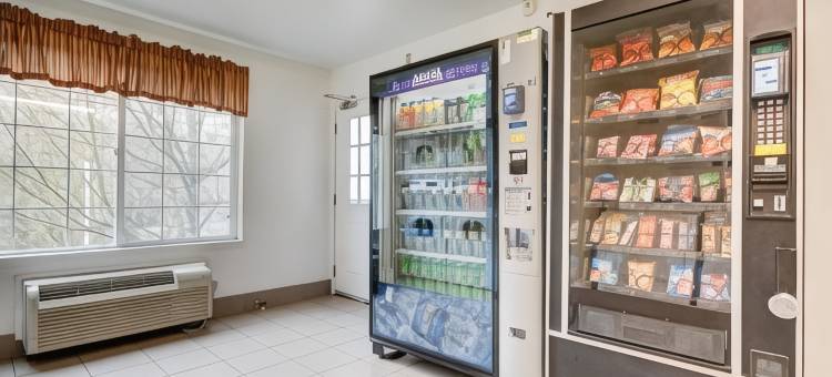 西雅图芒特莱克泰勒斯6号公寓6(Studio 6 Mountlake Terrace, WA - Seattle)图片