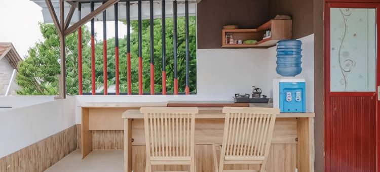 红多兹伊斯兰酒店-近哥打电影院贾蒂亚西购物中心(RedDoorz Syariah Near Kota Cinema Mall Jatiasih)图片