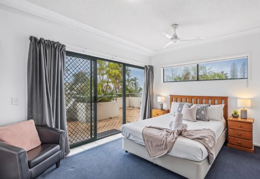 Sunshine Towers Boutique Apartments Hotel Overview