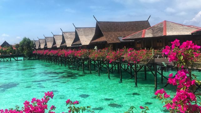 馬來西亞仙本那+吉隆坡6日5晚跟團遊·送入境卡+電話卡/轉化插頭+專車接送+中文潛導+上水屋拍照+玻璃船+含出海浮潛追海龜+海釣+可升級深潛/網紅無邊泳池酒店+自由活動+水屋+馬布島+卡帕萊+馬達京+果凍海