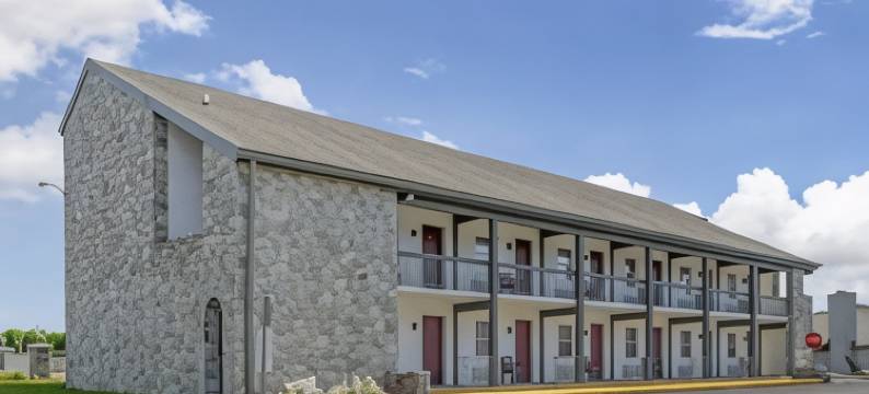 里维尔贝斯特韦斯特优质套房酒店(Best Western Plus Revere Inn  Suites)图片