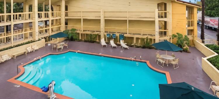 圣地亚哥维斯塔戴斯酒店(Days Inn by Wyndham San Diego Vista)图片
