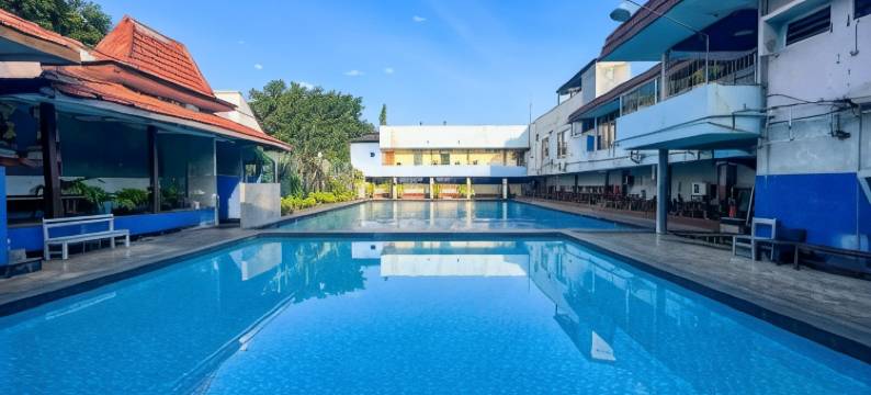 O坦皮亚托酒店(RedDoorz at Hotel Tampiarto Probolinggo Jawa Timur)图片