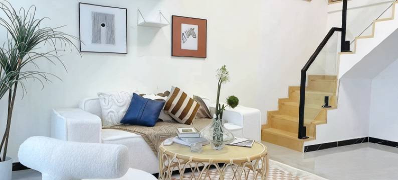 天山银河广场投影大床房复式loft密码锁公寓(裕华东路分店)图片