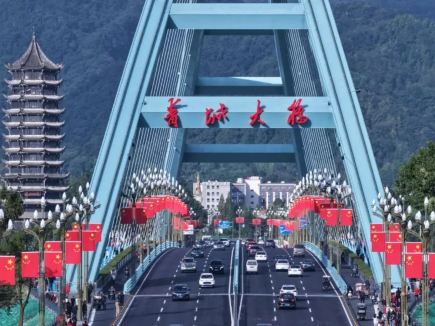 青城大橋通車帶動商氣