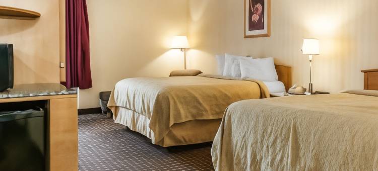 谢尔比维尔 I-74 凯艺套房酒店(Quality Inn & Suites Shelbyville I-74)图片