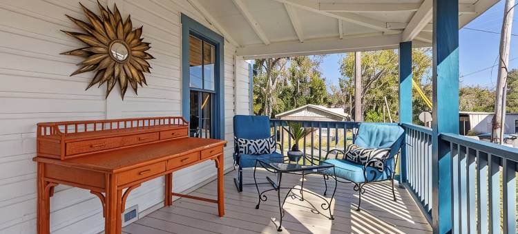佛罗里达州校舍–历史名城蒙蒂塞洛迷人度假屋.(Welcome to The Schoolhouse – A charming cottage in historic Monticello, Florida.)图片