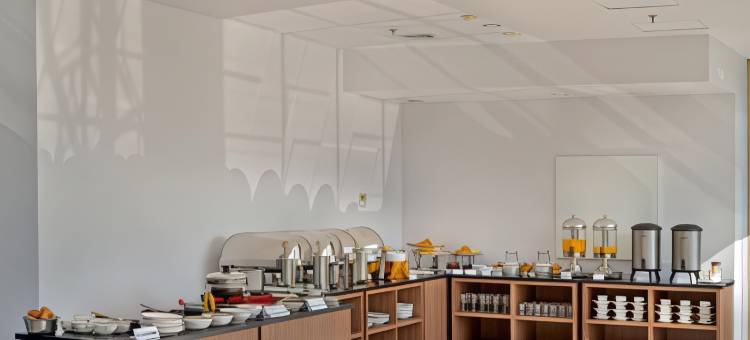 万鸦老瑞兹臻选梅加玛斯酒店(Whiz Prime Hotel Megamas Manado)图片