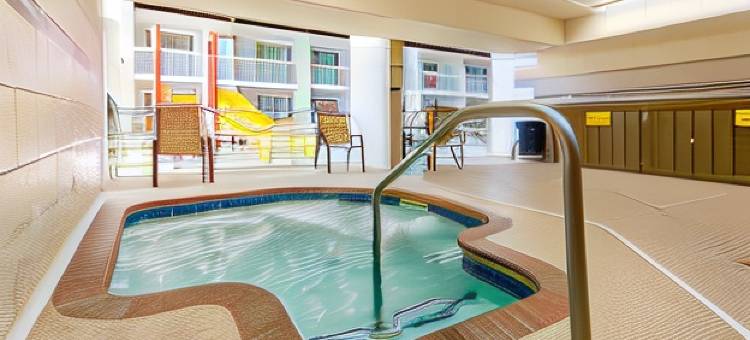 普利茅斯温德姆华美达酒店及会议中心(Ramada by Wyndham Plymouth Hotel & Conference Center)图片