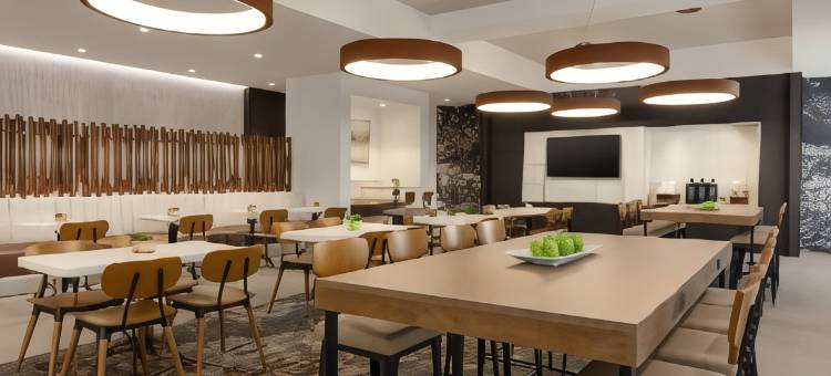 圣罗莎索诺玛拉昆塔温德姆套房酒店(La Quinta Inn & Suites by Wyndham Santa Rosa Sonoma)图片