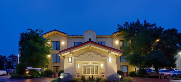 匹兹堡机场拉昆塔温德姆酒店(La Quinta Inn by Wyndham Pittsburgh Airport)图片