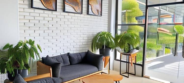 Urbanview Hotel Medio Inn Palu by RedDoorz图片