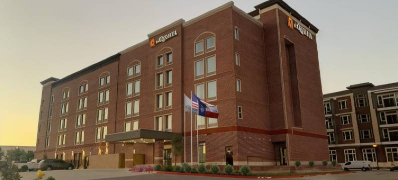 达拉斯拉昆塔温德姆酒店套房-弗赖拉辛体育场(La Quinta Inn & Suites by Wyndham Dallas - Frisco Stadium)图片