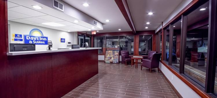 威斯康星戴尔斯温德姆戴斯套房酒店(Days Inn & Suites by Wyndham Wisconsin Dells)图片