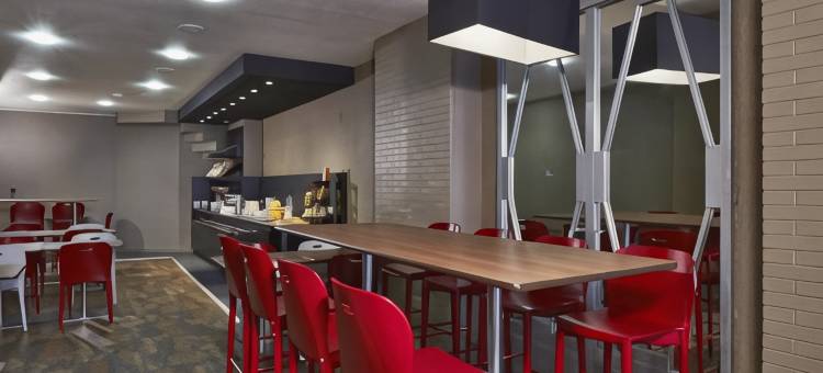 巴黎西部 - 勒瓦卢瓦佩雷康铂酒店(Campanile Paris Ouest - Pte de Champerret Levallois)图片