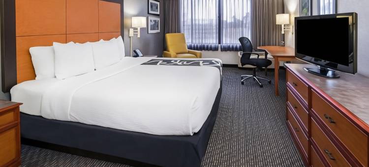 布埃纳帕克拉昆塔温德姆套房酒店(La Quinta by Wyndham Buena Park)图片