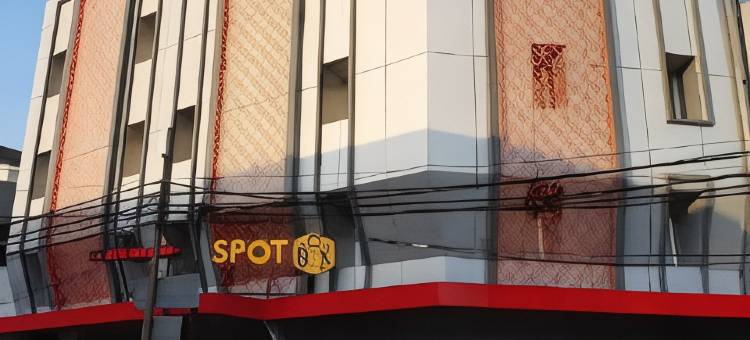 梭罗斯拉梅特里亚迪前一小屋(Front One Cabin Slamet Riyadi Solo)图片